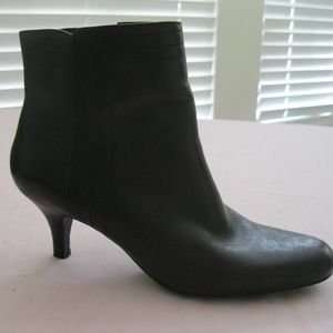 Bandolino leather boots w/ short kitten heel, brown, Sz 6